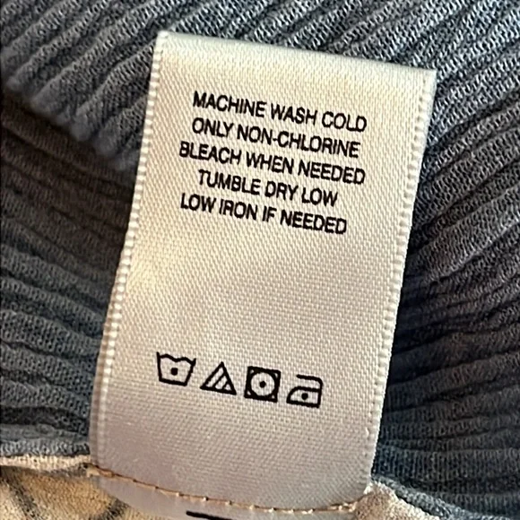 John Mark Women’s Mixed Media Long Sleeve Button Front Raw Hem Blouse Size M - Picture 6 of 6